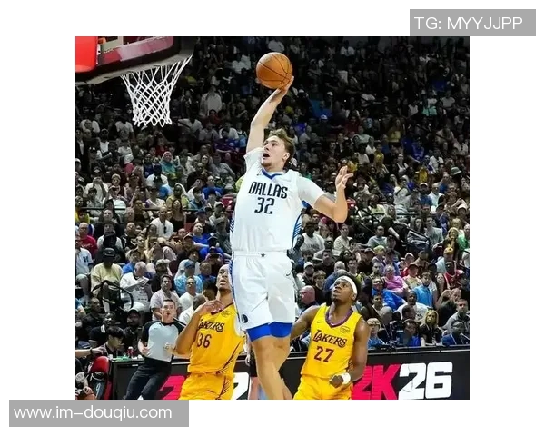 弗拉格状态低迷全场仅得15分6板8助表现不佳令人失望